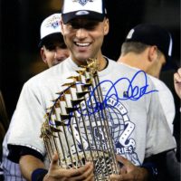 Derek Jeter with 2009 World Series Trophy 8x10 Photo[フレームなし]