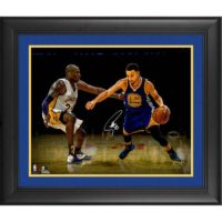 Stephen Curry Golden State Warriors Framed Autographed 16" x 20" vs. Kobe Photograph[フレーム付き]